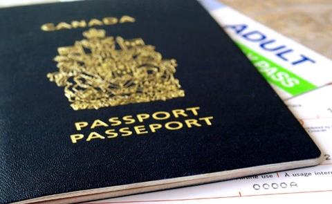 加拿大移民保留枫叶卡和入籍有哪些不同点？