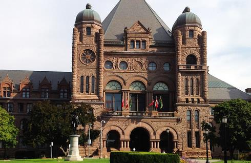 去加拿大读研一年费用是多少？