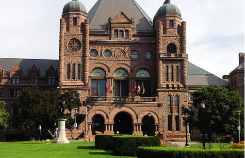 加拿大本科留学成绩要求高不高？要准备什么成绩？