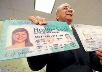 加拿大枫叶卡与移民纸的区别！