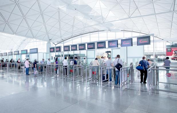 注意: 加拿大移民无有效枫叶卡将不能返回加国