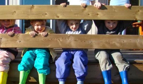 作为加拿大永久居民的儿童也要申领枫叶卡吗？