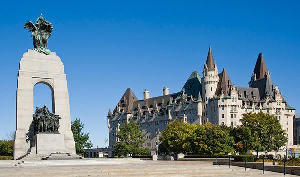 拥有加拿大枫叶卡可享受免费中小学教育及免费职业培训