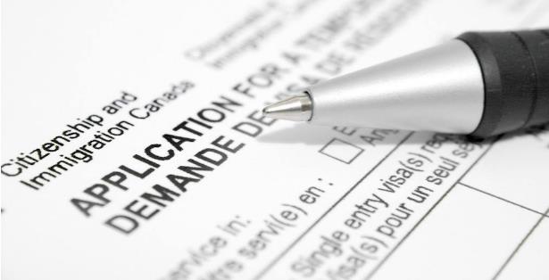 加拿大移民纸和枫叶卡有什么区别？