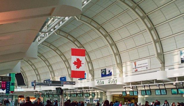 加拿大枫叶卡过期，你会面临被遣返吗？