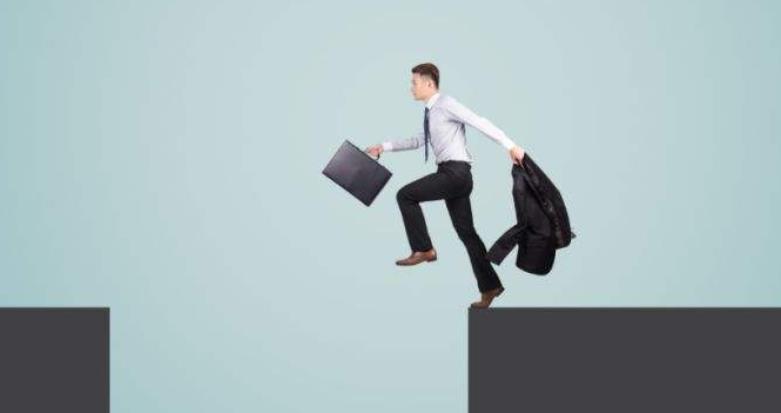 枫叶卡入籍直通车！入籍保卡两不误？